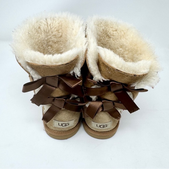 UGG Bailey Bow Boots Chestnut Brown Suede Sheepskin Fur Lined Women’s - Picture 2 of 10